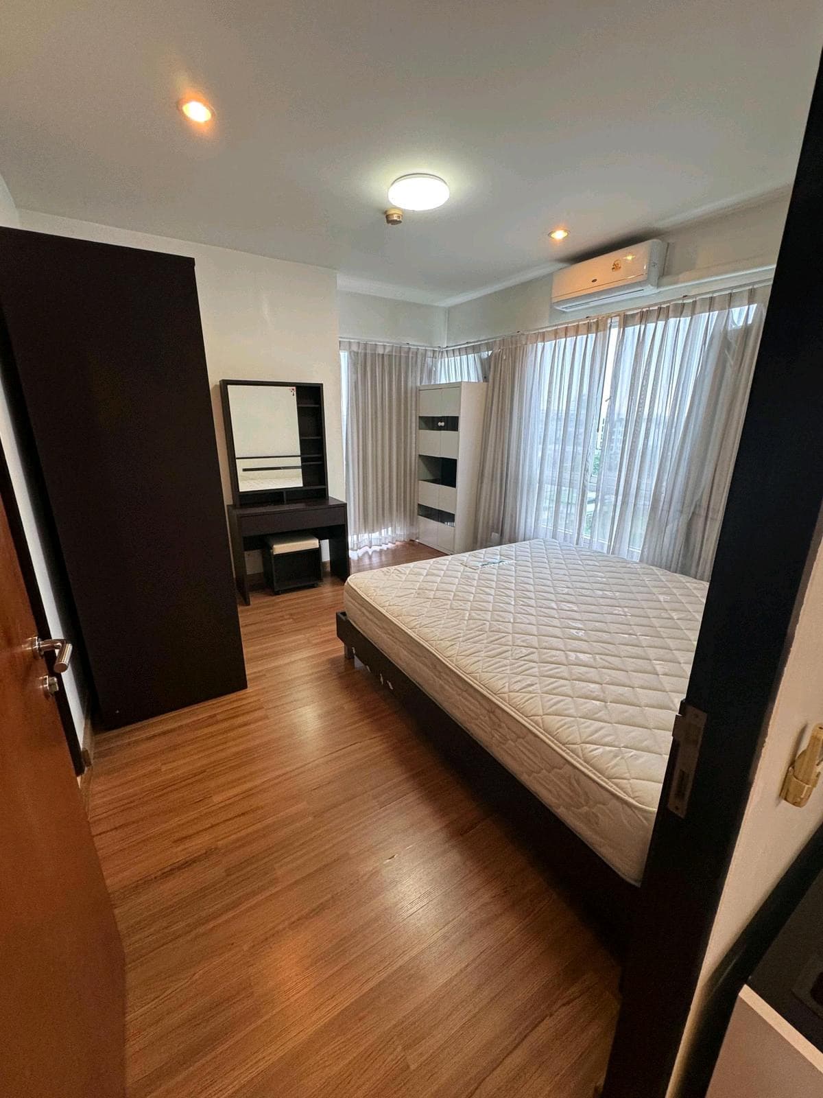 The Wellington Condo - Image 4