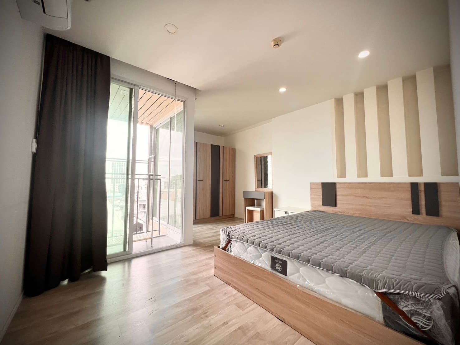 D Condo Ratchada 19 - Image 3
