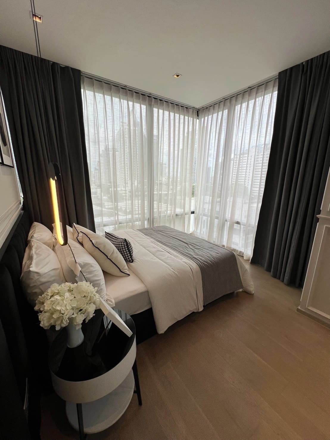 Ashton Silom - Image 4