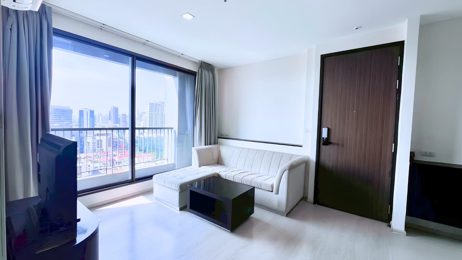 RHYTHM Sukhumvit 44/1